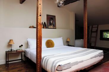 Bed & Breakfast Kingston Carriage House