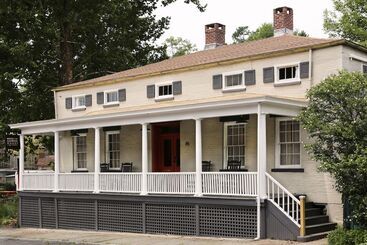 Bed and Breakfast Kingston Carriage House