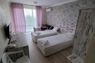 Отель семеен хотел прованс ахелой