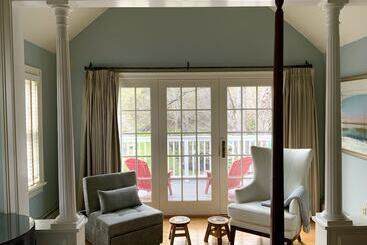 Otel Four Columns Inn