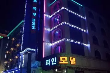 Pine Motel