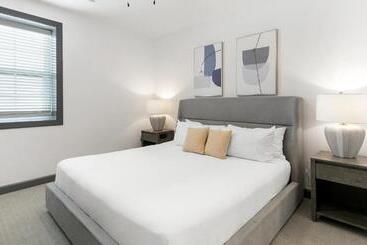 The Leo Apartments By Barsala