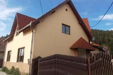 Egyszerű és Nagyszerű Hostel