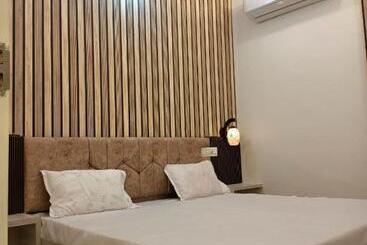 호텔 Goroomgo Kshipra Guest House Ujjain