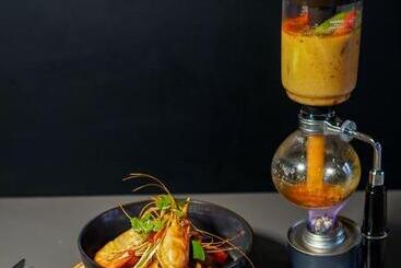 בית מלון כפרי Cross Vibe Pattaya Seaphere   Formerly X2 Vibe Pattaya Seaphere