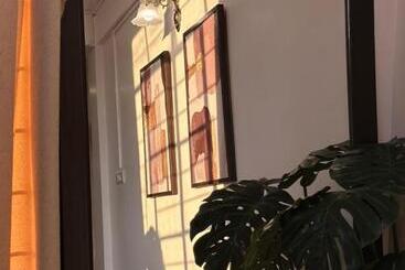 تختخواب و صبحانه Lanas Homestay