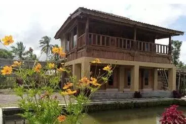 ベッドアンドブレックファースト Village House Lombok