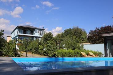 Pansiyon Saguramo Bliss