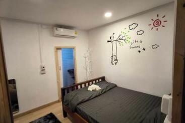 Szálloda เชียงคาน ฮักเลย ฮักกัญ โฮมสเตย์   ຊຽງຄານ ຮັກເລີຍ ຮັກກັນ ໂຮມສະເຕ Chiang Khan Hugloei Hugkan Homestay