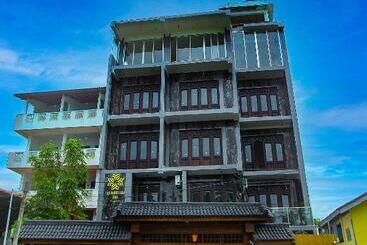 Sakura Surf Lanka Hotel & Restaurant