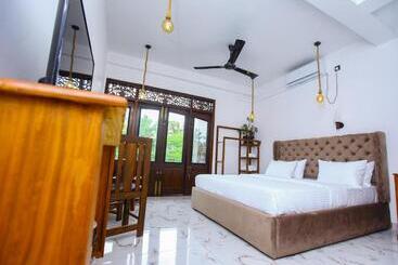 Sakura Surf Lanka Hotel & Restaurant