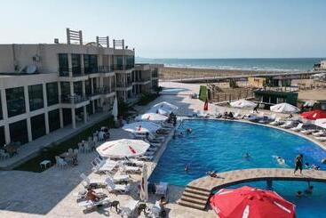 Hotel Shambaku Golden Beach