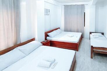 Hotell Reddoorz At Elton Guesthouse