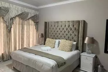 Pension  Thandi S Guest House