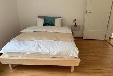 تختخواب و صبحانه Au Quartier