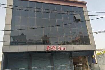 Hotel S R Inn