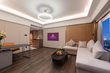 בית מלון כפרי Huaxi International