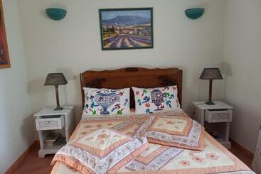 膳宿费 Maison Des Pruniers