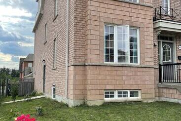 Majatalo Room Around York University Subway