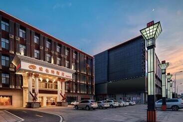 Vienna Hotel Xuzhou Yunlong District Tongshan Road Metro Station