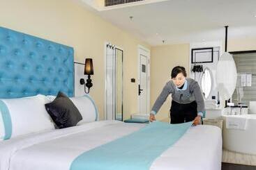 Xana Hotelle Chengdu Dafeng Huirong Plaza Longhu Street