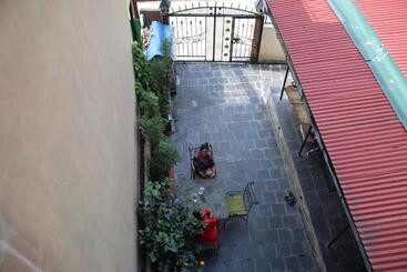 Hotelli Tourist Inn And Apartment