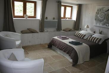 Bed and Breakfast La Maison Dans Les Nuages