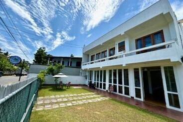 Downtown Hostels Mirissa