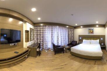 Отель Benzz Park Vellore