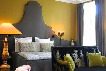 تختخواب و صبحانه La Divine Comédie Suites Deluxe