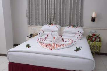 هتل Taw Win Yadanar