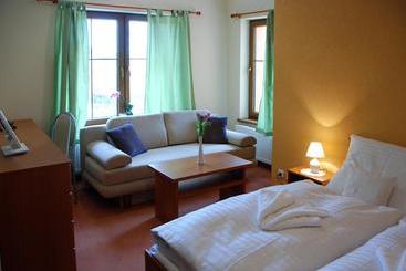 تختخواب و صبحانه Villa Carpe Diem