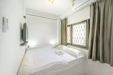 Sloth Hostel Khaosan