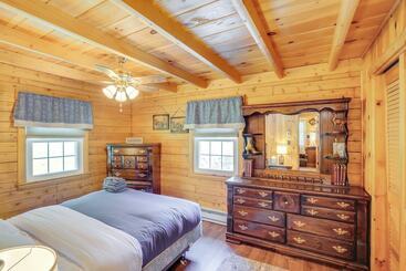 Сельский дом Private Hot Tub: Spacious Austerlitz Ski Cabin!