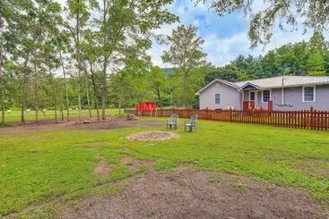 Updated Damascus Cottage On Appalachian Trail!