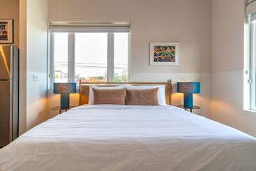 کلبه Conway Professionally Managed Buyout In Dt Nash