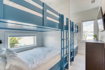 별장 Emerald Evening By Avantstay 9bdr, Walk To Beach