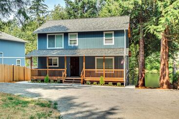 Hus på landet Lakefront Gig Harbor Home W/ Deck & Views