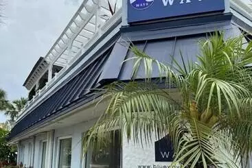 Motel Blue Wave Suites