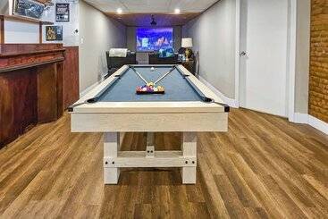 Vidéki Ház Pond Place By Avantstay Game Room, Deck, Fire Pit