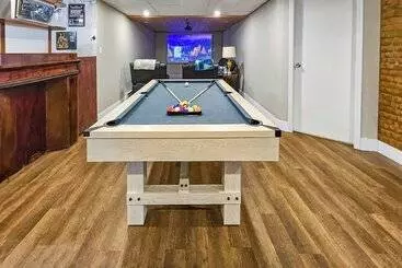 Mökkimajoitus Pond Place By Avantstay Game Room, Deck, Fire Pit