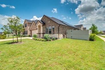 Landhus Spacious Shenandoah Home, Near The Woodlands Mall!