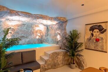 هتل Ftelia Black Villas