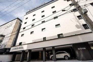 Hound Hotel Gumi Indong