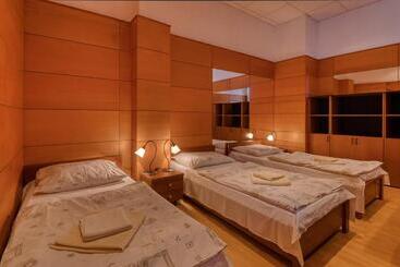 Hotel školiace Stredisko Ives