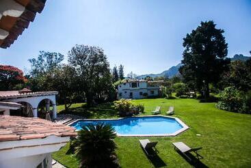 Bed and Breakfast Casa Flor De Mayo