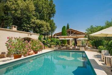 민박 Domaine Les Roullets