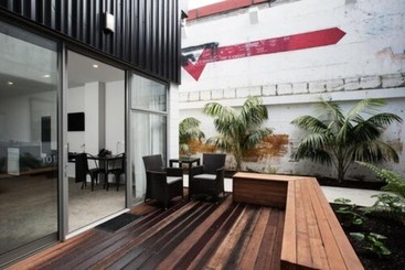 汽车旅馆 The Metrotel