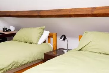 تختخواب و صبحانه Parade School Guest Rooms