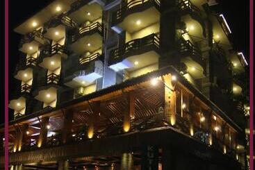 Hotelli Kuti Resort & Spa